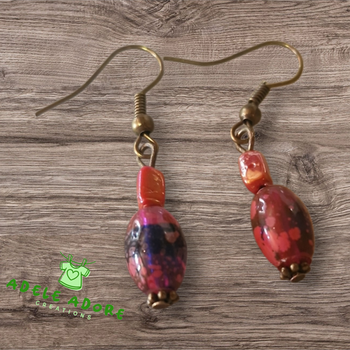Antique gold and red feature
