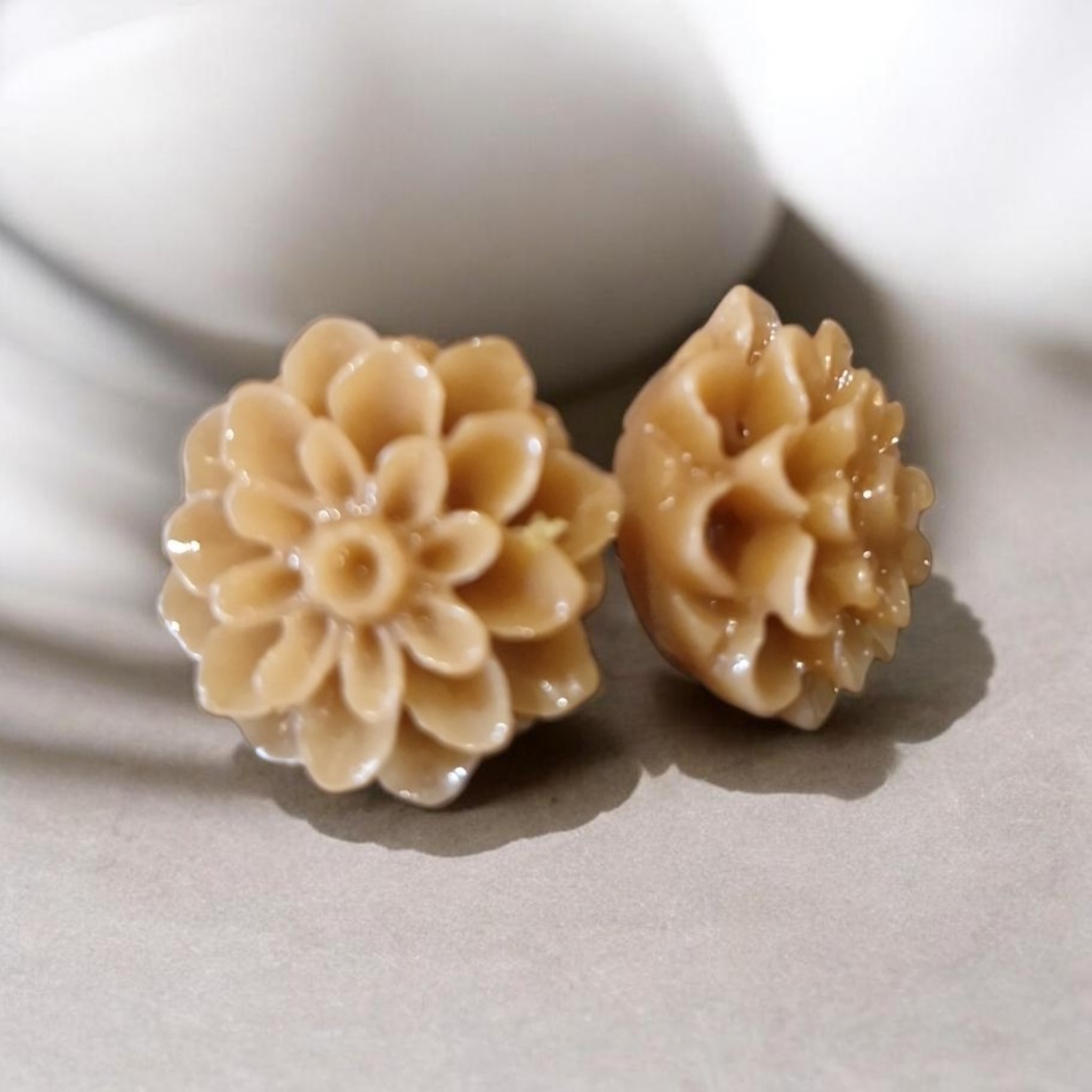 Floral studs (Brown)